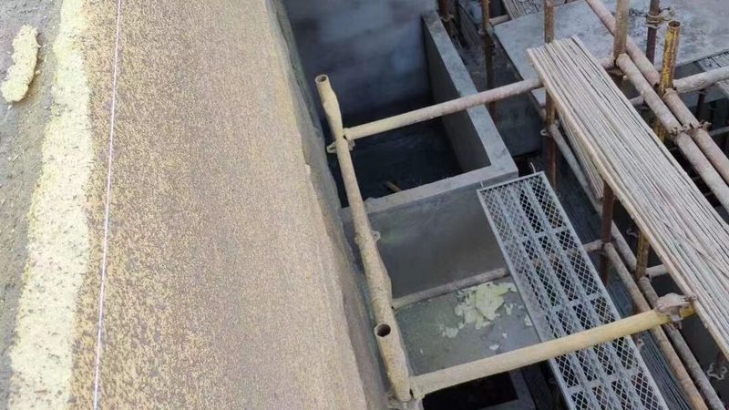 非固化防水涂料与聚氨酯：性能差异解析**